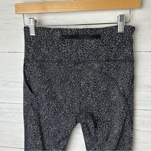 Athleta Lightning Static 7/8 Tight Black White High Rise Pockets Small - Picture 7 of 12
